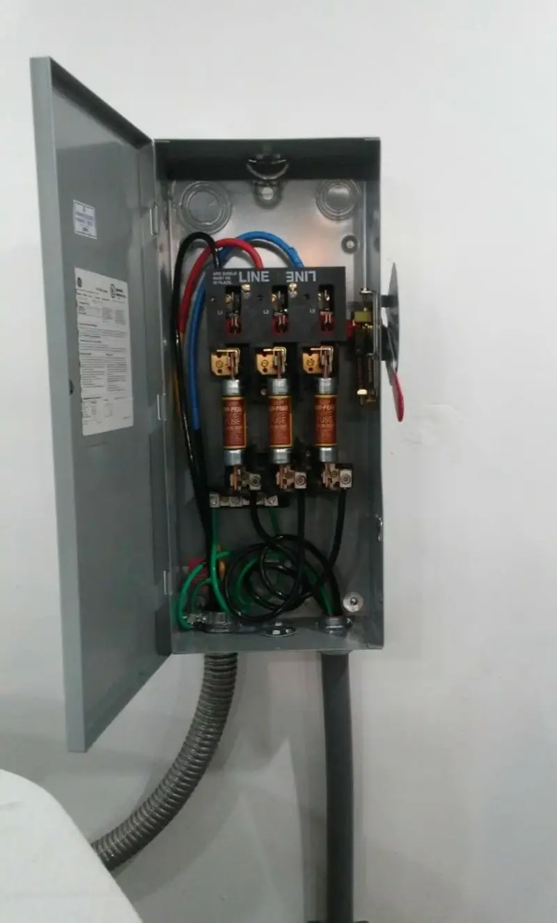 Three-phase disconnect switch installed for Smoke Detector Installation in Enon
